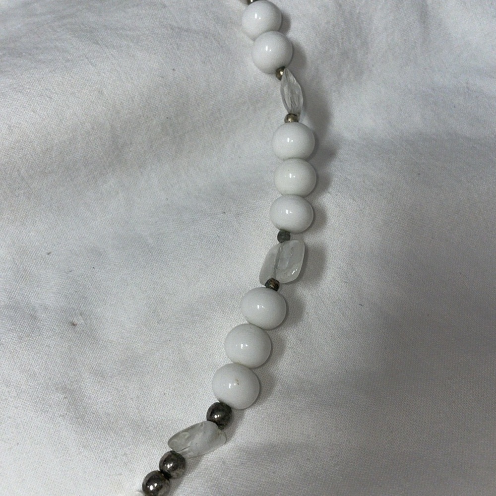 Vintage silver tone clear white acrylics multi bead strand necklace lobster - Picture 3 of 5